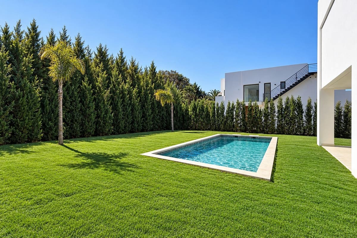 5 bedroom Villa for sale in Marbella with pool garage - € 4,600,000 (Ref: 10057549)