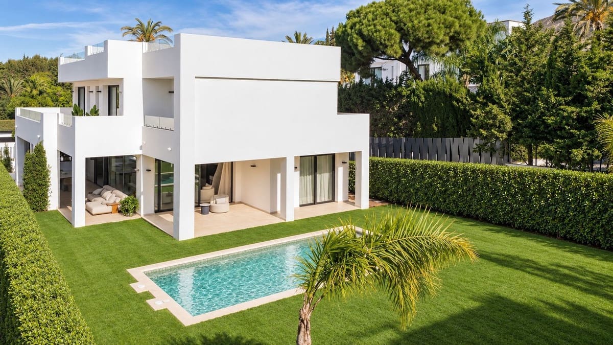 5 bedroom Villa for sale in Marbella with pool garage - € 4,600,000 (Ref: 10057549)