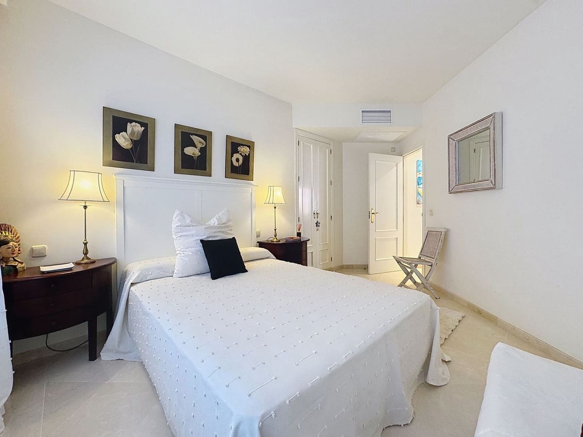 3 chambre Appartement à vendre à Estepona avec piscine garage - 1 800 000 € (Ref: 10085119)