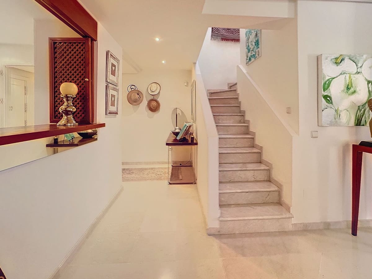 3 chambre Appartement à vendre à Estepona avec piscine garage - 1 800 000 € (Ref: 10085119)