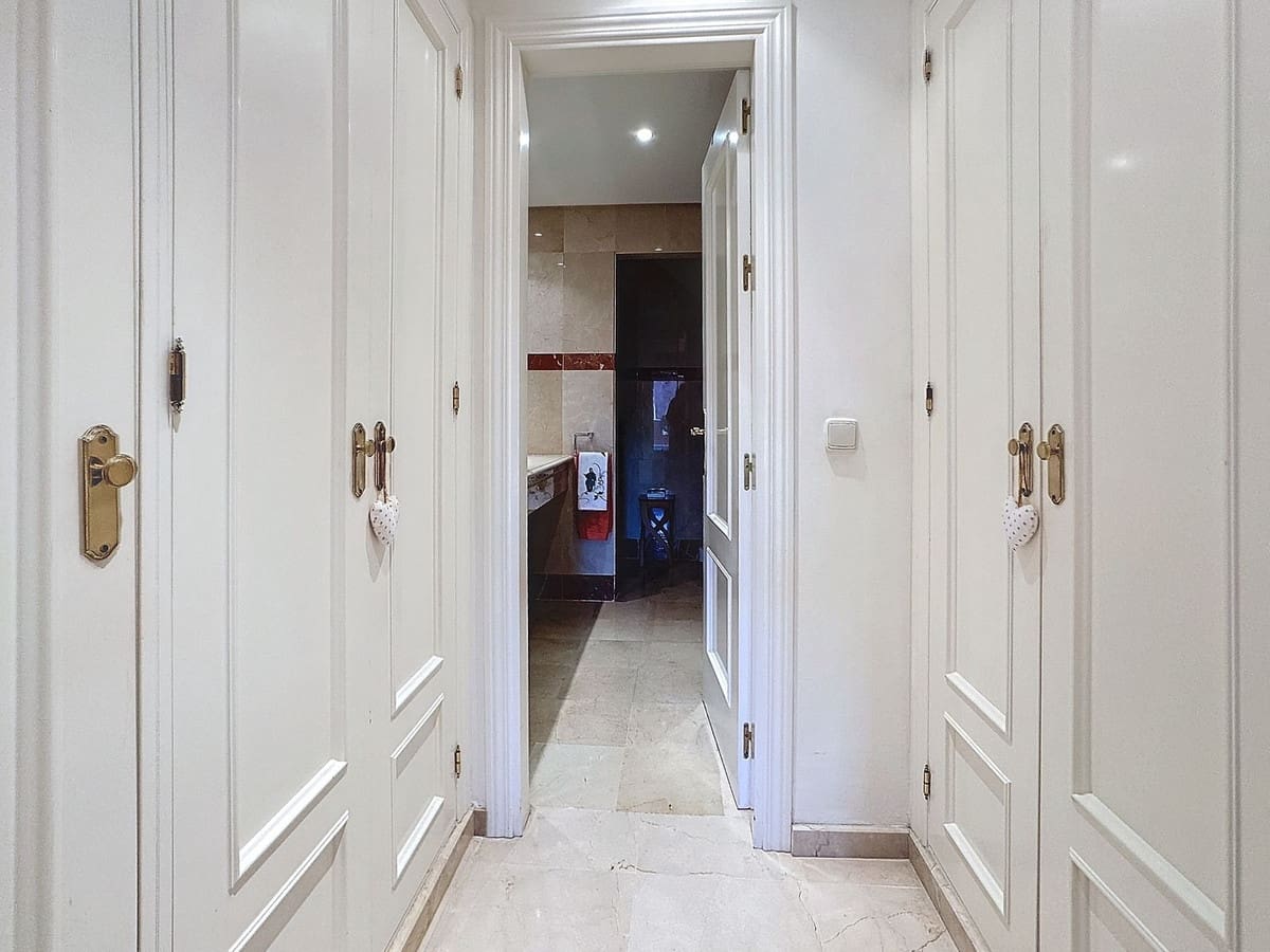3 chambre Appartement à vendre à Estepona avec piscine garage - 1 800 000 € (Ref: 10085119)