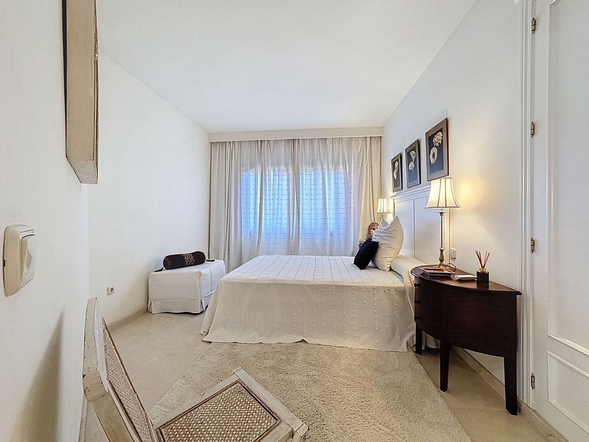 3 chambre Appartement à vendre à Estepona avec piscine garage - 1 800 000 € (Ref: 10085119)
