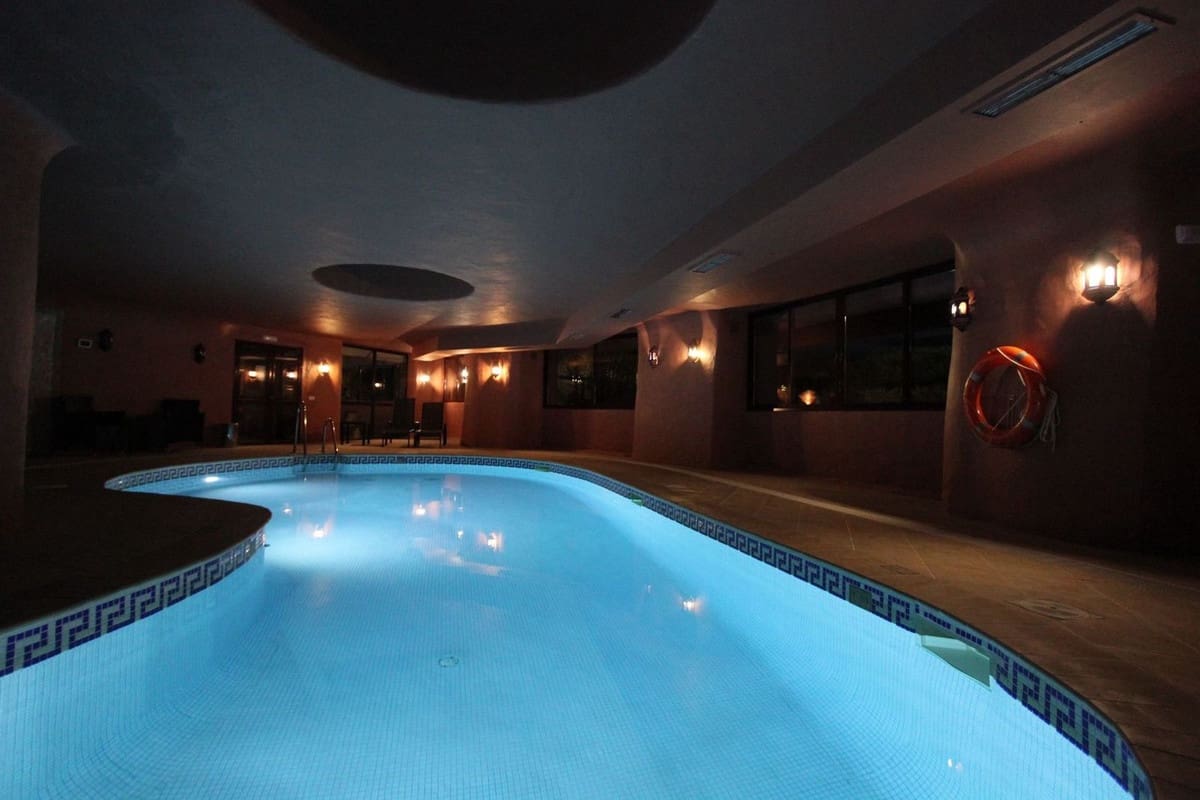 3 chambre Appartement à vendre à Estepona avec piscine garage - 1 800 000 € (Ref: 10085119)