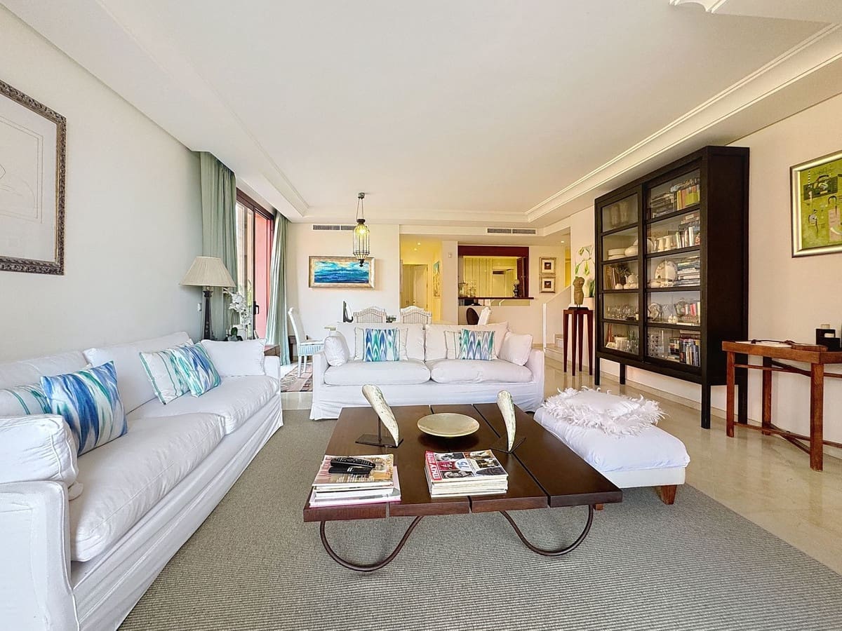 3 chambre Appartement à vendre à Estepona avec piscine garage - 1 800 000 € (Ref: 10085119)