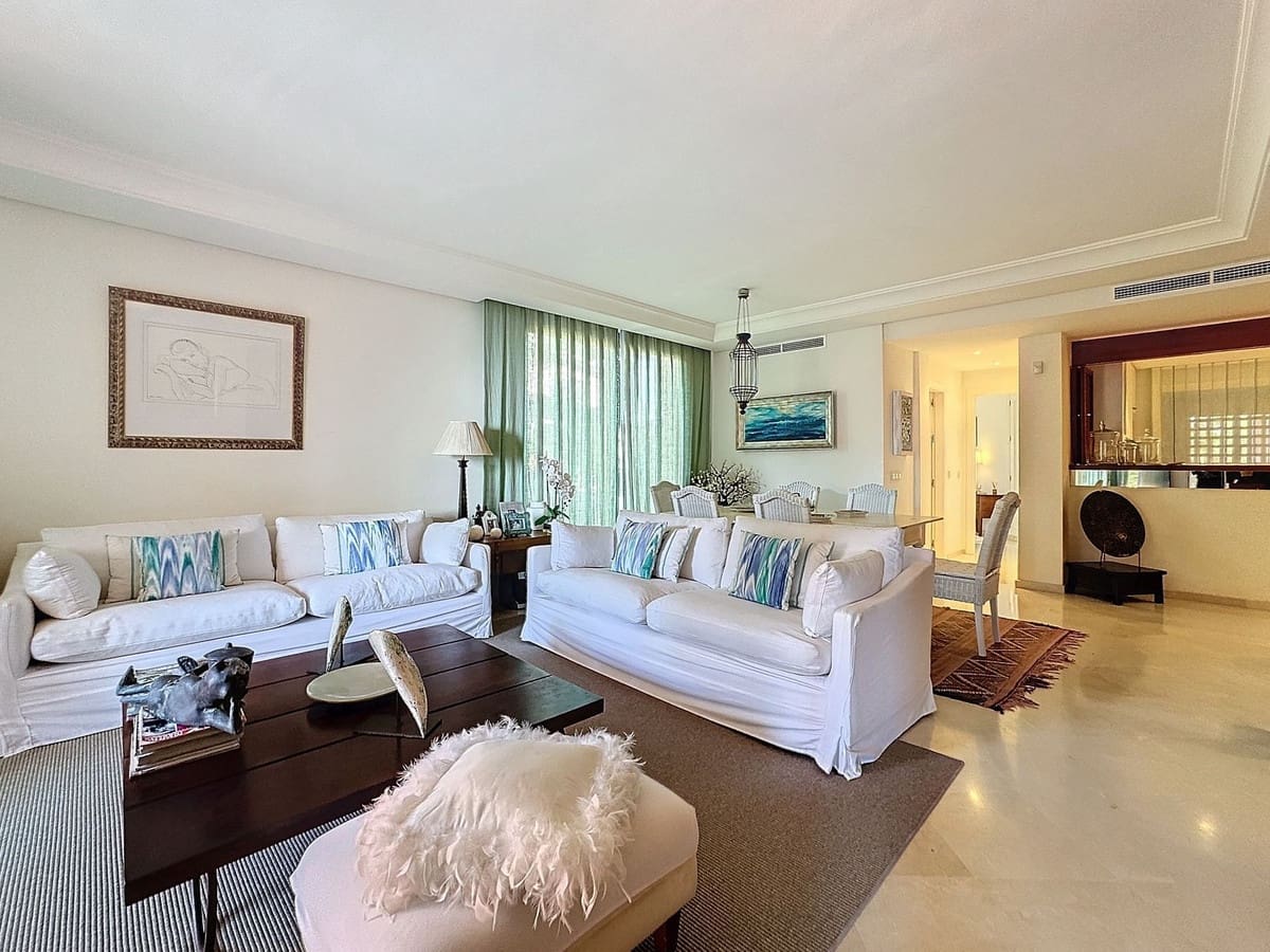 3 chambre Appartement à vendre à Estepona avec piscine garage - 1 800 000 € (Ref: 10085119)
