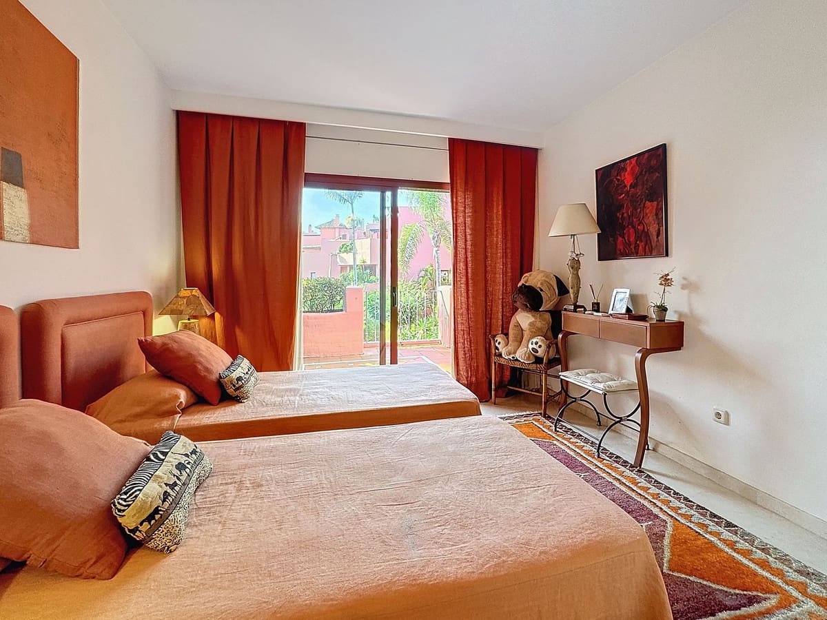 3 chambre Appartement à vendre à Estepona avec piscine garage - 1 800 000 € (Ref: 10085119)