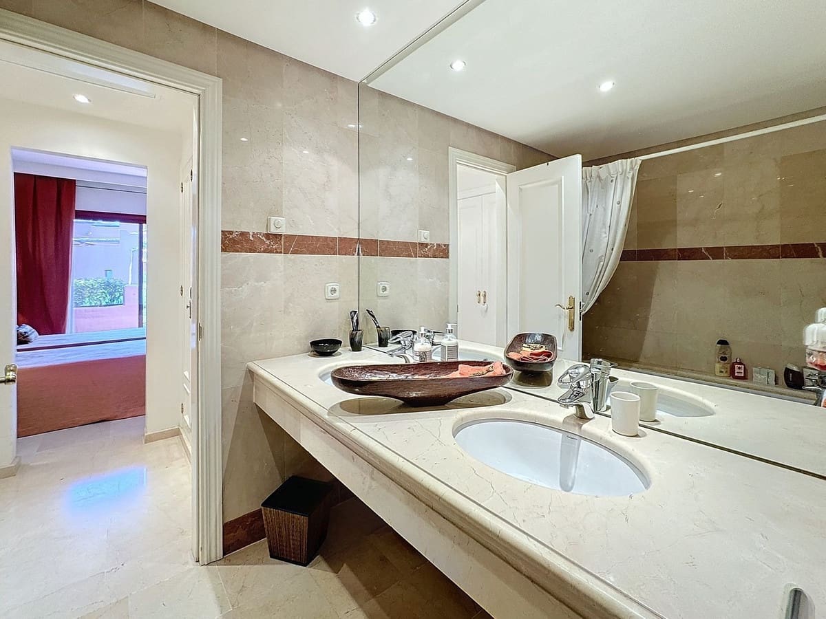 3 chambre Appartement à vendre à Estepona avec piscine garage - 1 800 000 € (Ref: 10085119)