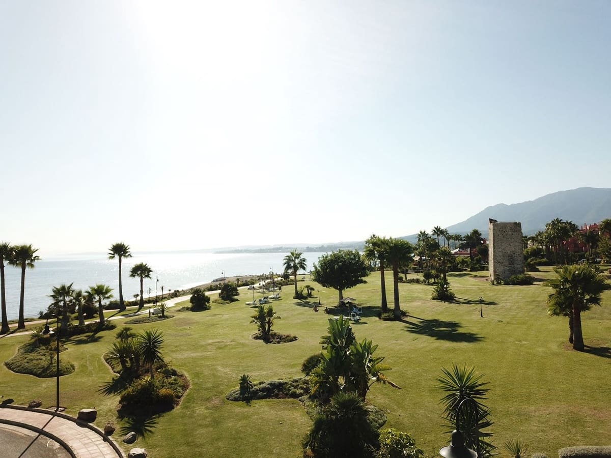 3 chambre Appartement à vendre à Estepona avec piscine garage - 1 800 000 € (Ref: 10085119)