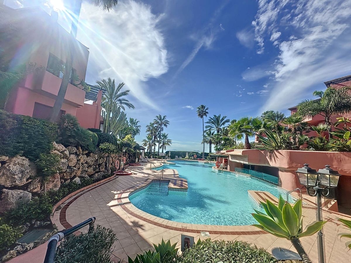 3 chambre Appartement à vendre à Estepona avec piscine garage - 1 800 000 € (Ref: 10085119)