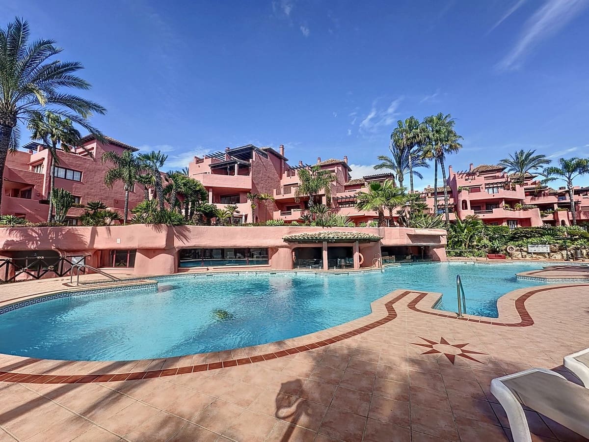 3 chambre Appartement à vendre à Estepona avec piscine garage - 1 800 000 € (Ref: 10085119)