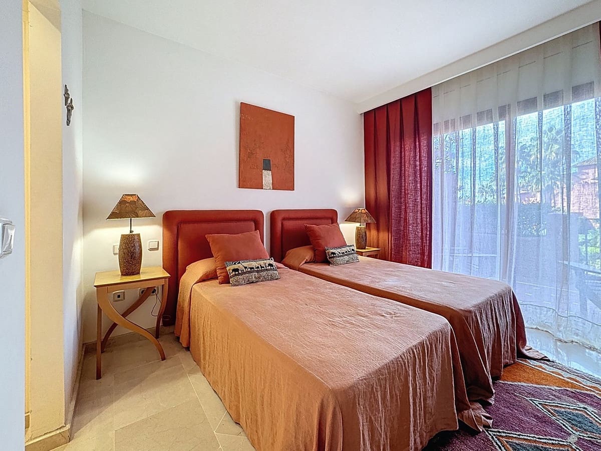 3 chambre Appartement à vendre à Estepona avec piscine garage - 1 800 000 € (Ref: 10085119)