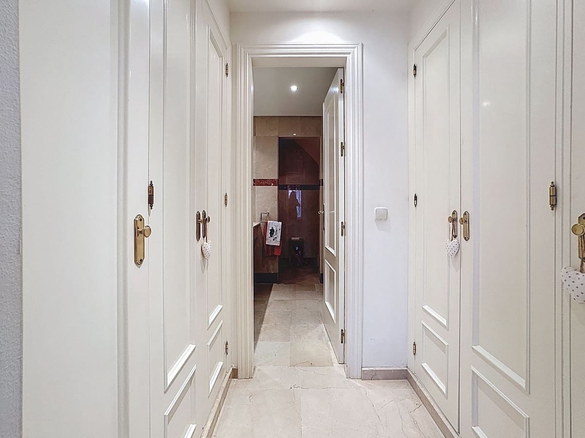 3 chambre Appartement à vendre à Estepona avec piscine garage - 1 800 000 € (Ref: 10085119)