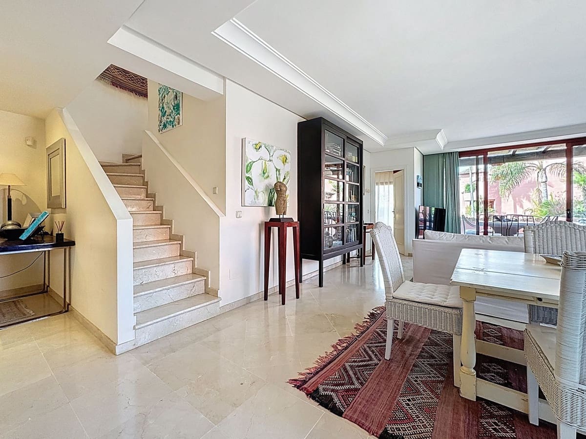 3 chambre Appartement à vendre à Estepona avec piscine garage - 1 800 000 € (Ref: 10085119)