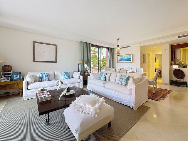 3 quarto Apartamento para venda em Estepona com piscina garagem - 1 800 000 € (Ref: 10085119)