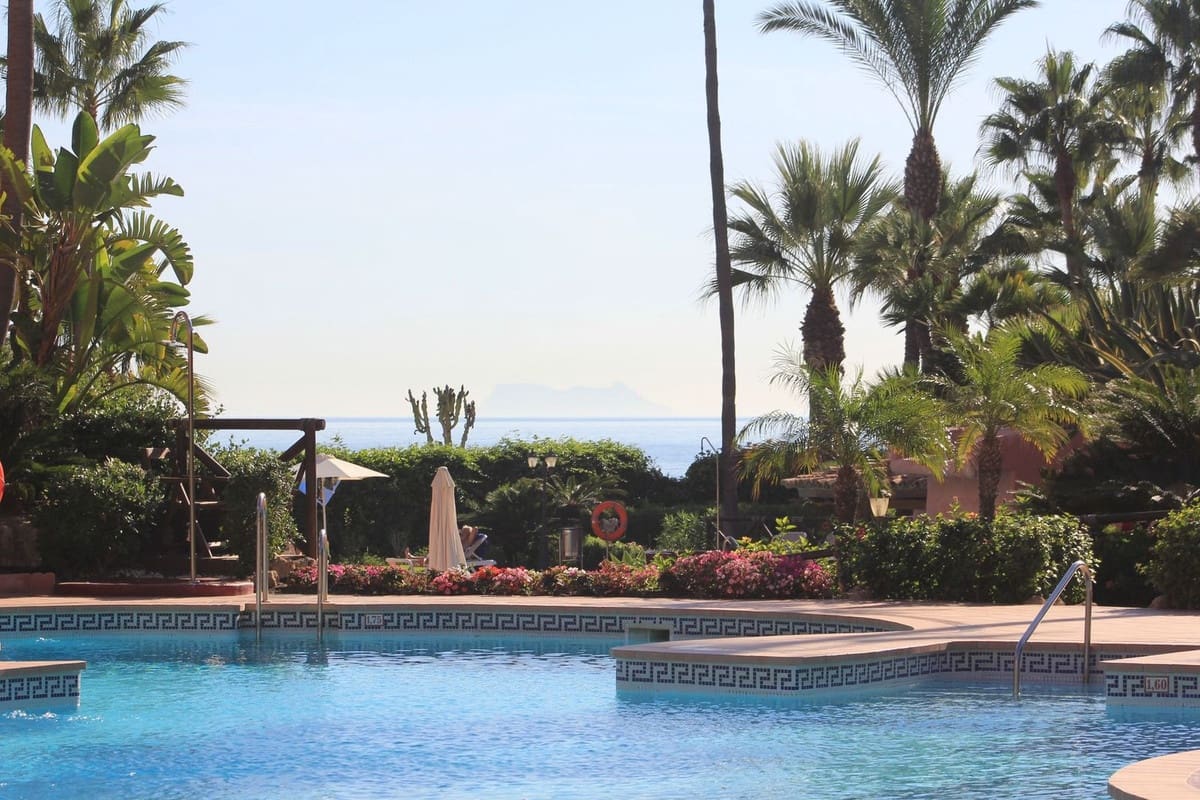 3 chambre Appartement à vendre à Estepona avec piscine garage - 1 800 000 € (Ref: 10085119)