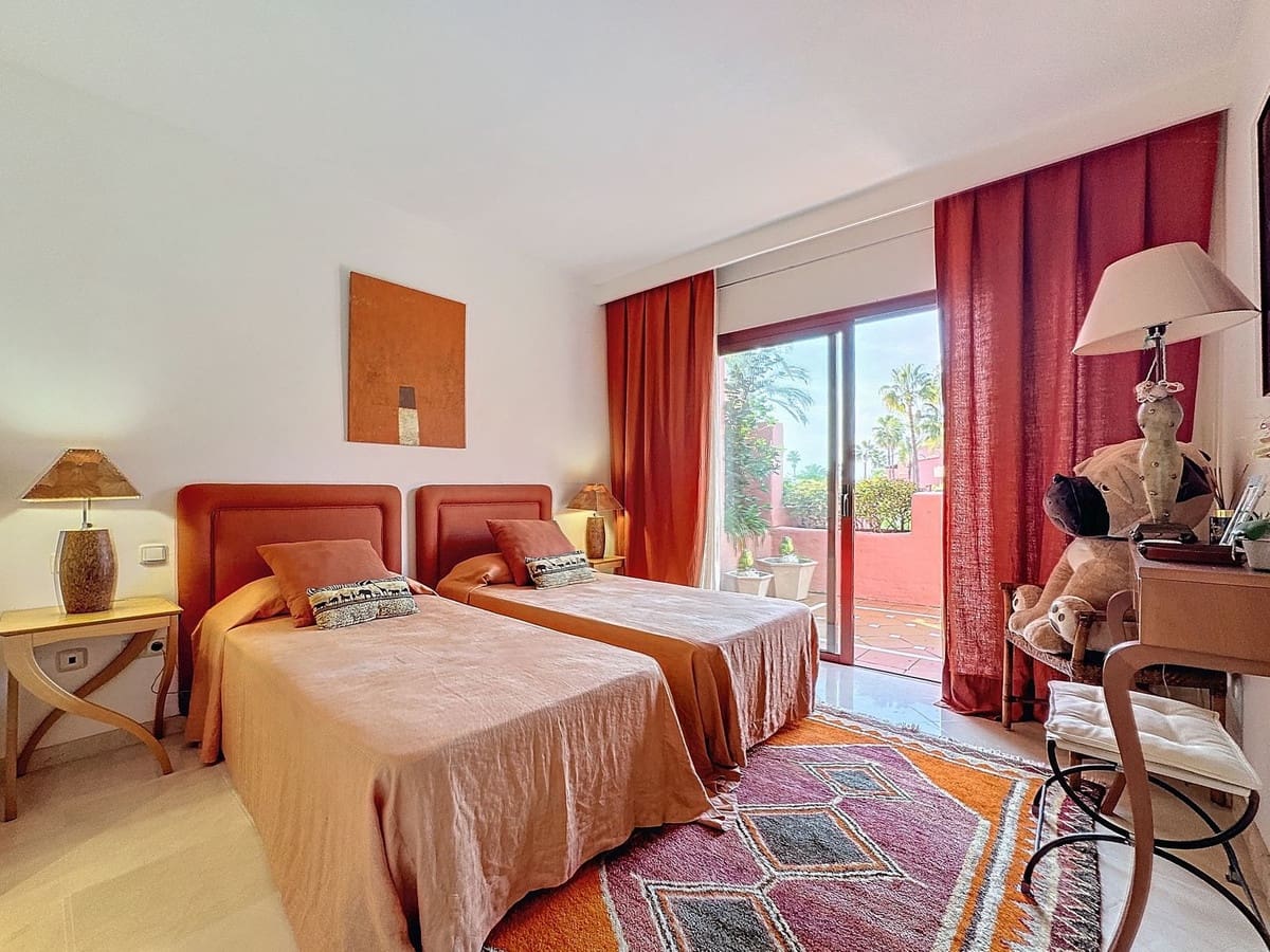 3 chambre Appartement à vendre à Estepona avec piscine garage - 1 800 000 € (Ref: 10085119)