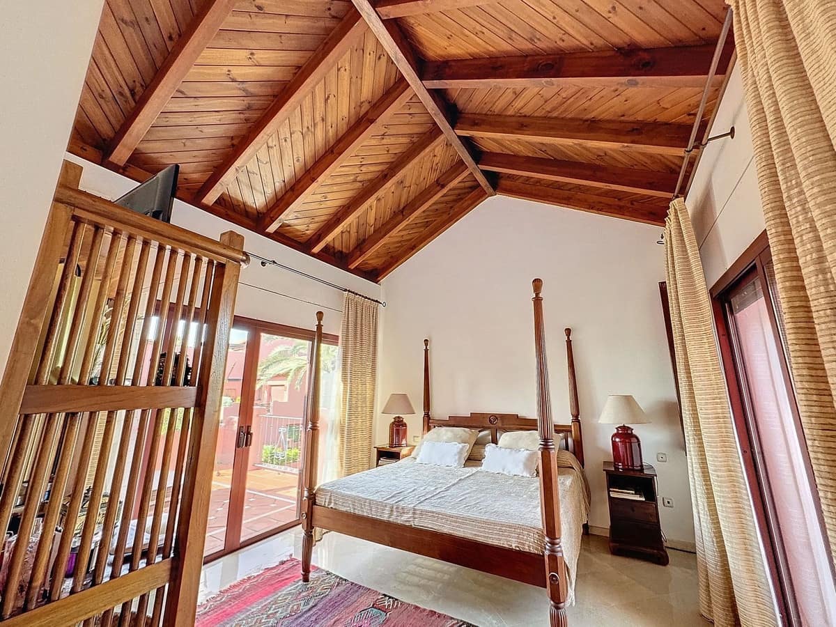 3 chambre Appartement à vendre à Estepona avec piscine garage - 1 800 000 € (Ref: 10085119)