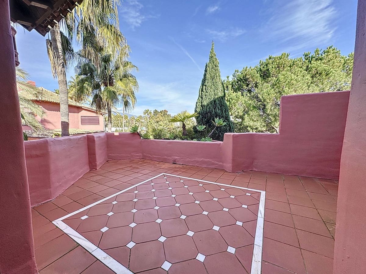 3 chambre Appartement à vendre à Estepona avec piscine garage - 1 800 000 € (Ref: 10085119)