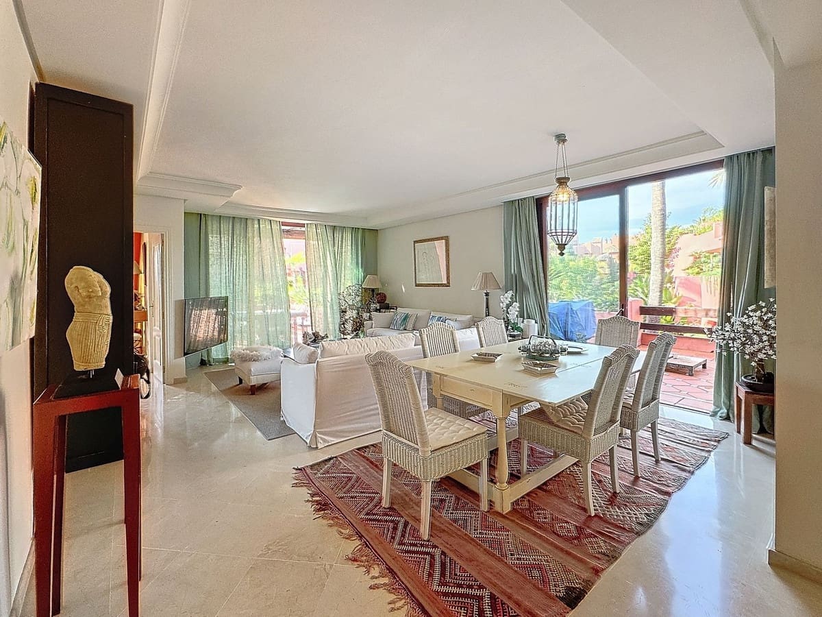 3 chambre Appartement à vendre à Estepona avec piscine garage - 1 800 000 € (Ref: 10085119)