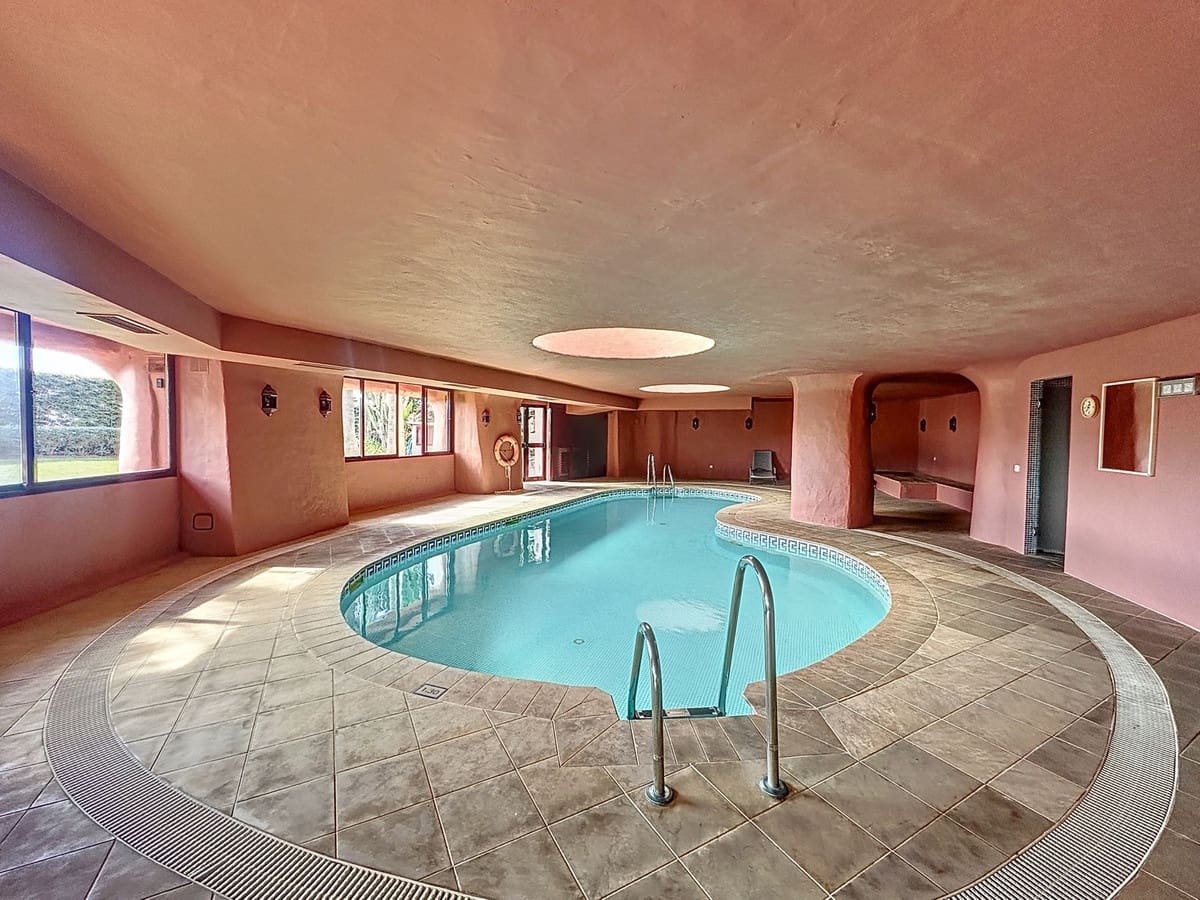 3 chambre Appartement à vendre à Estepona avec piscine garage - 1 800 000 € (Ref: 10085119)