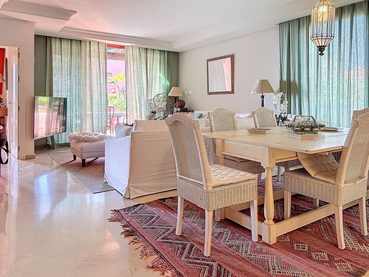 3 chambre Appartement à vendre à Estepona avec piscine garage - 1 800 000 € (Ref: 10085119)