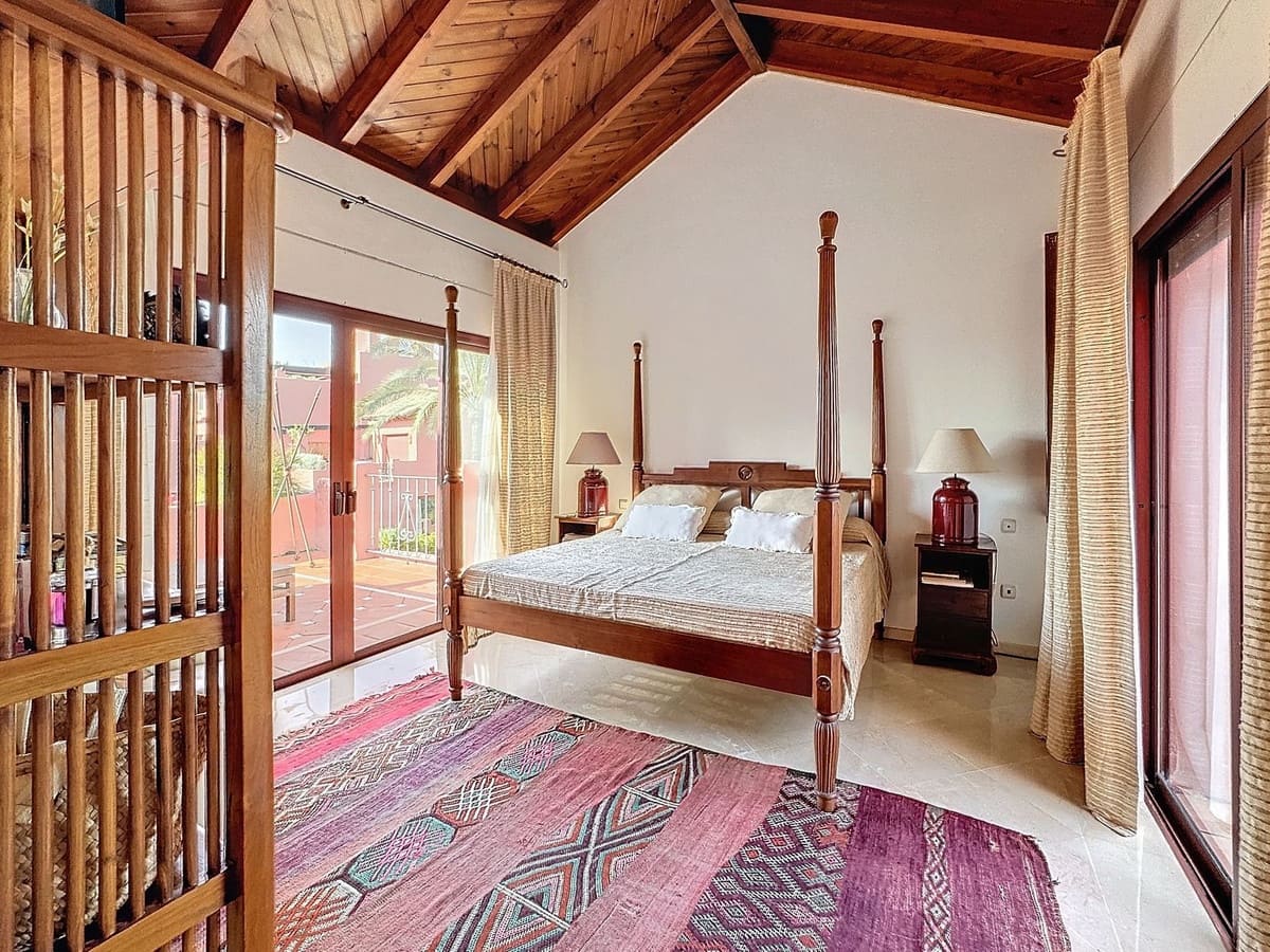 3 chambre Appartement à vendre à Estepona avec piscine garage - 1 800 000 € (Ref: 10085119)
