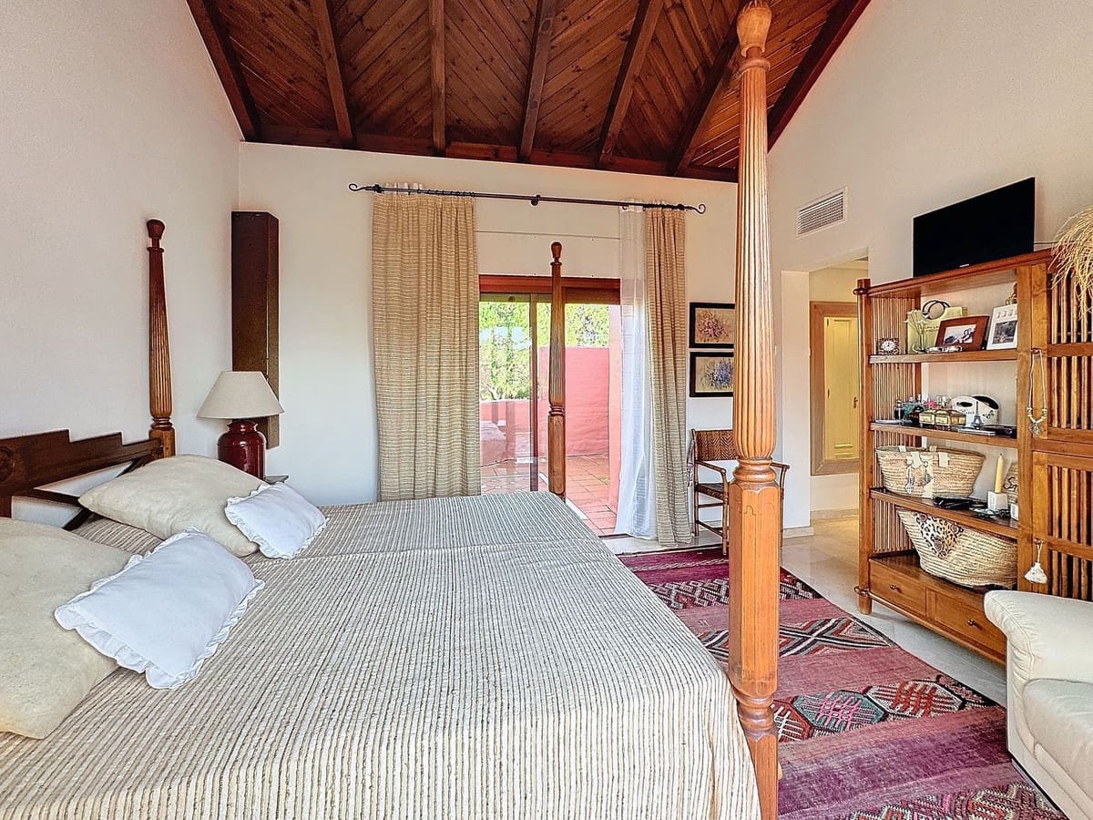 3 chambre Appartement à vendre à Estepona avec piscine garage - 1 800 000 € (Ref: 10085119)