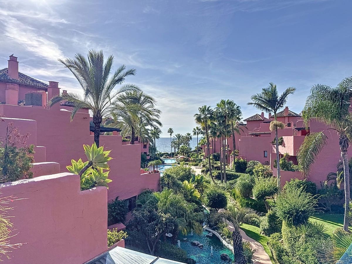 3 chambre Appartement à vendre à Estepona avec piscine garage - 1 800 000 € (Ref: 10085119)