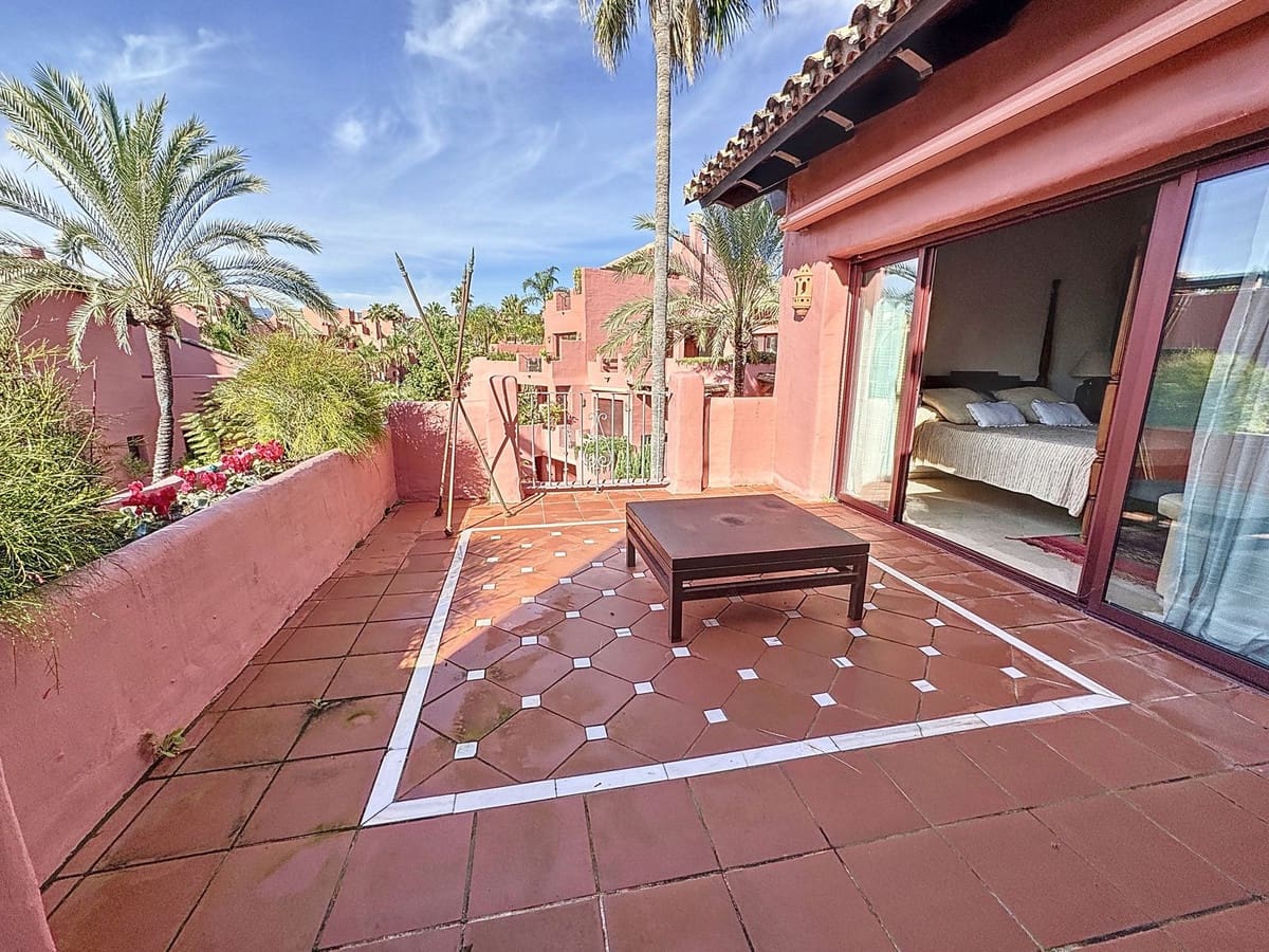 3 chambre Appartement à vendre à Estepona avec piscine garage - 1 800 000 € (Ref: 10085119)