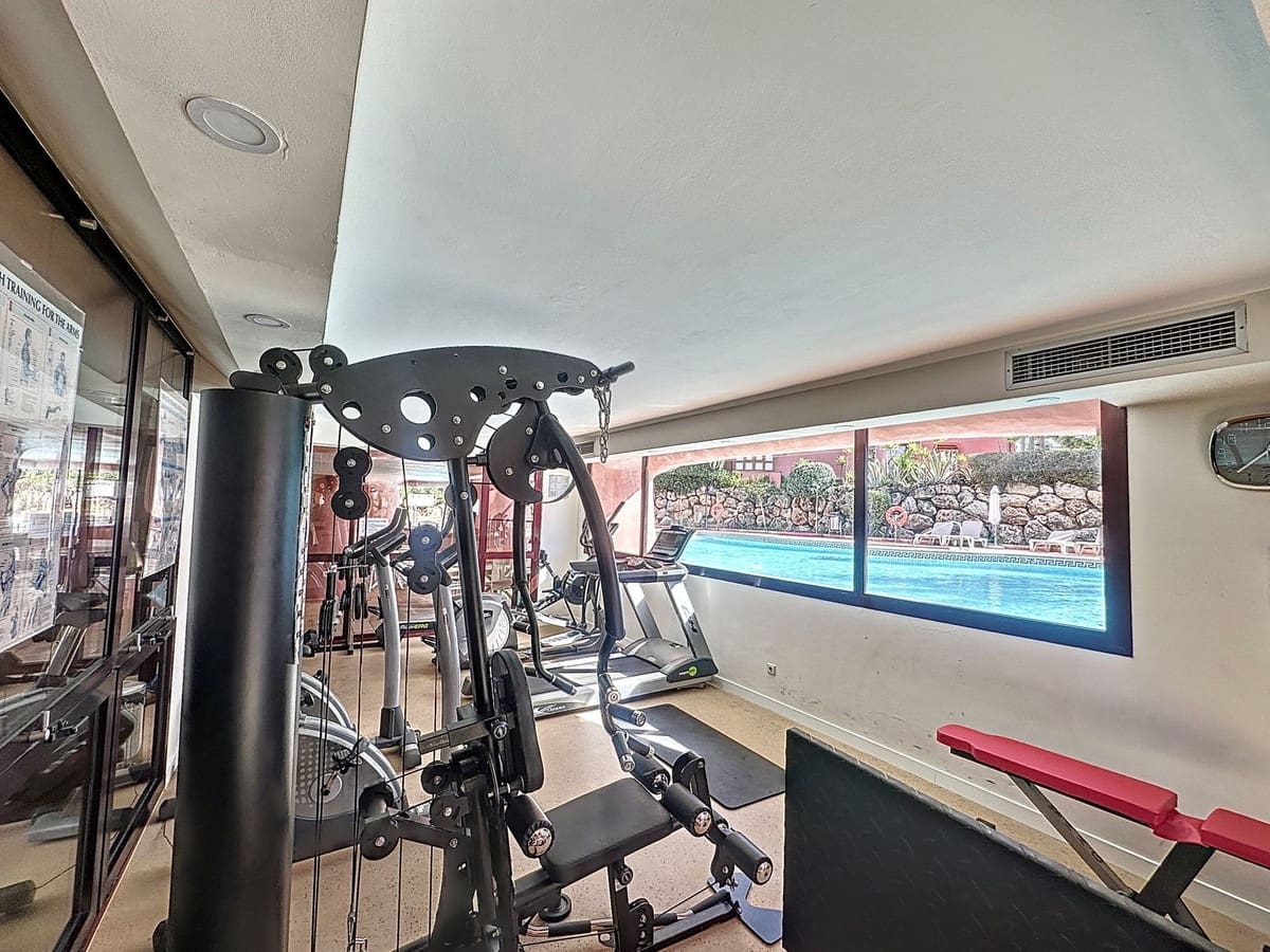 3 chambre Appartement à vendre à Estepona avec piscine garage - 1 800 000 € (Ref: 10085119)