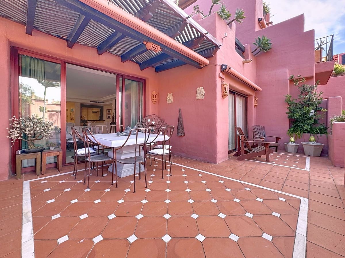 3 chambre Appartement à vendre à Estepona avec piscine garage - 1 800 000 € (Ref: 10085119)