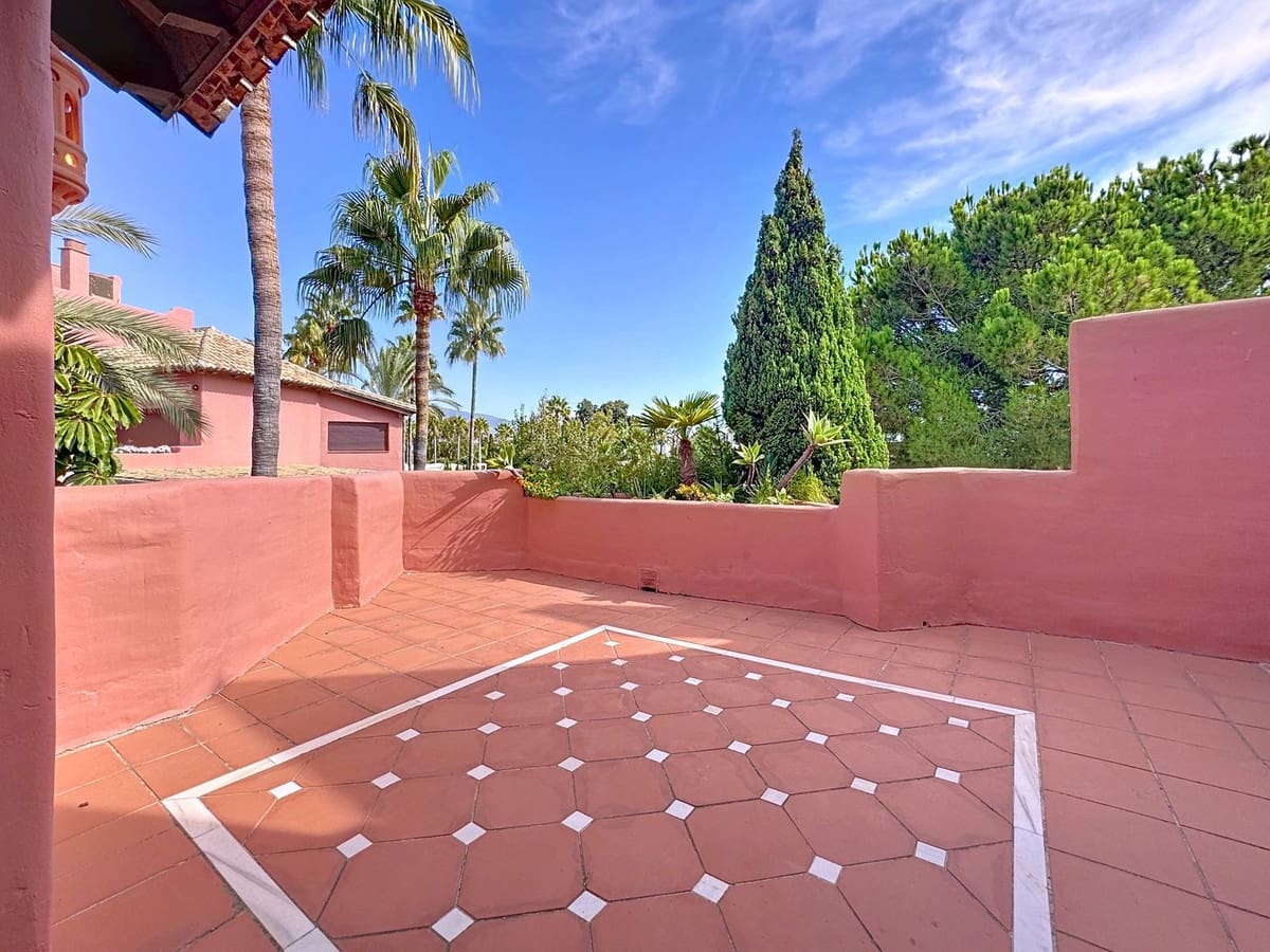 3 chambre Appartement à vendre à Estepona avec piscine garage - 1 800 000 € (Ref: 10085119)