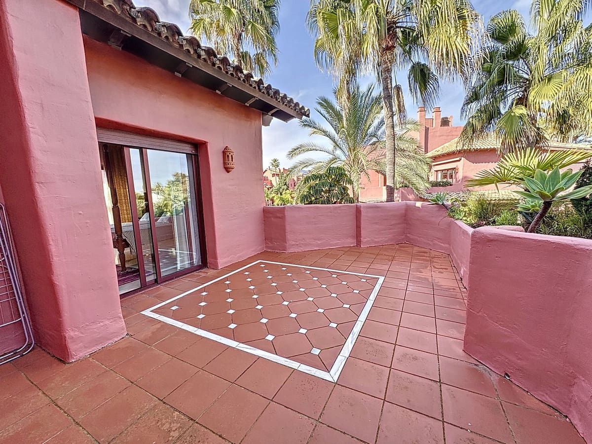 3 chambre Appartement à vendre à Estepona avec piscine garage - 1 800 000 € (Ref: 10085119)