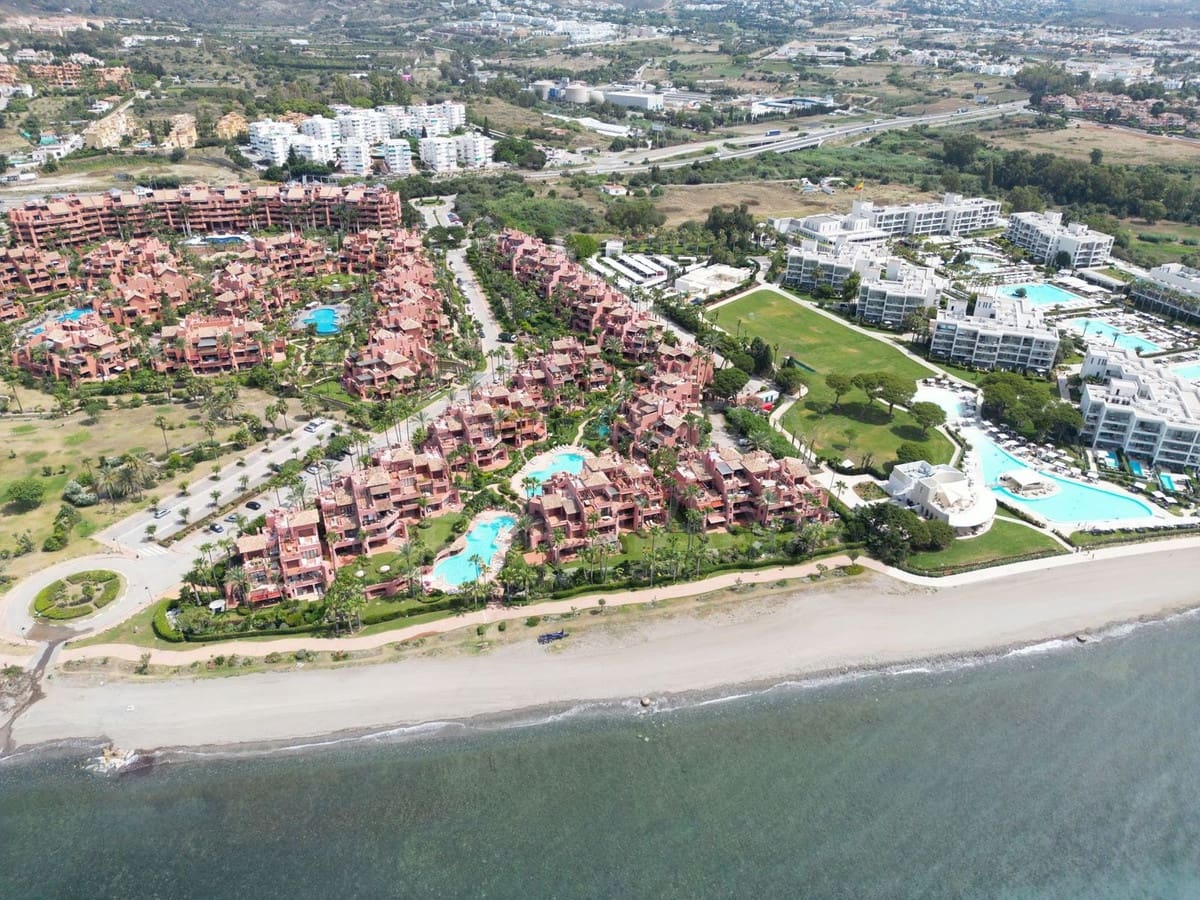 3 chambre Appartement à vendre à Estepona avec piscine garage - 1 800 000 € (Ref: 10085119)