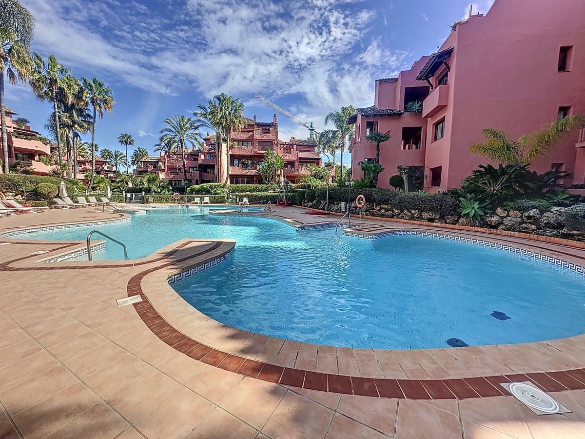 3 chambre Appartement à vendre à Estepona avec piscine garage - 1 800 000 € (Ref: 10085119)