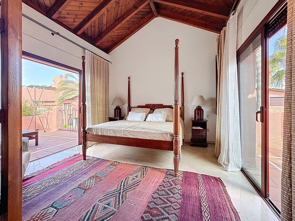 3 chambre Appartement à vendre à Estepona avec piscine garage - 1 800 000 € (Ref: 10085119)