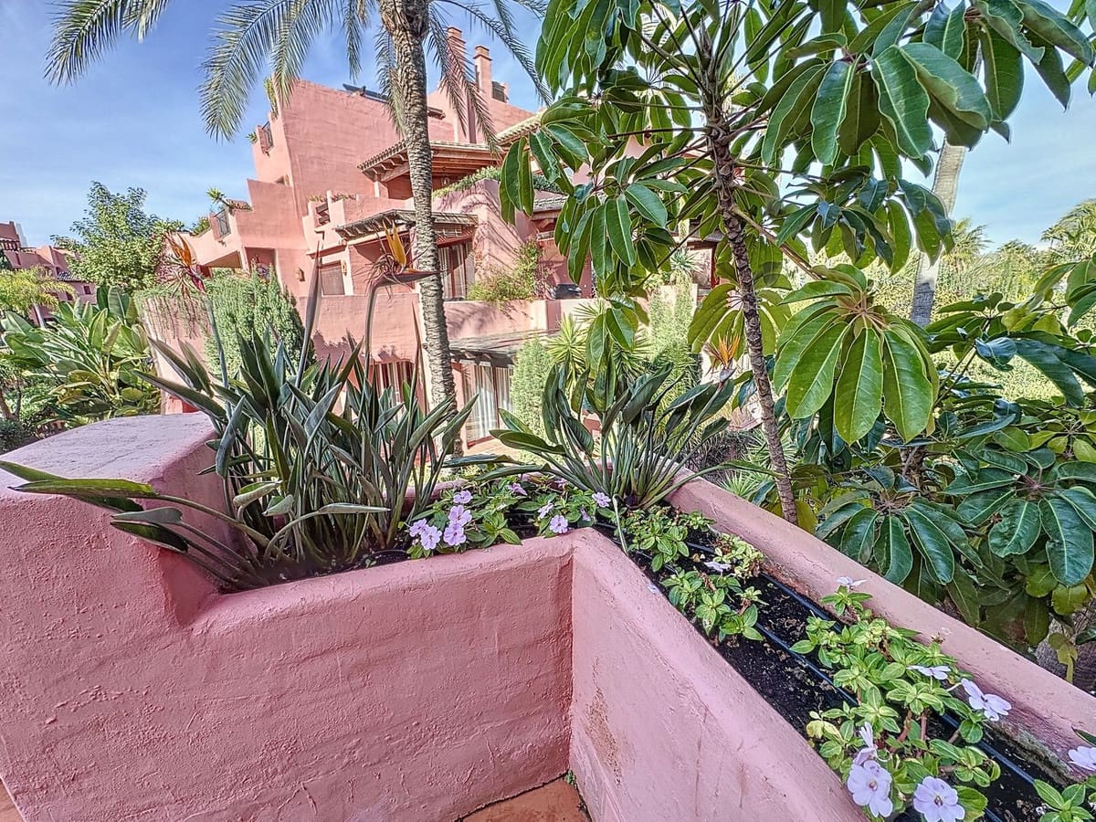 3 chambre Appartement à vendre à Estepona avec piscine garage - 1 800 000 € (Ref: 10085119)
