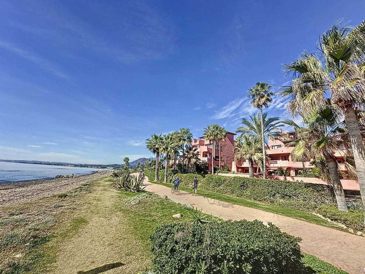 3 chambre Appartement à vendre à Estepona avec piscine garage - 1 800 000 € (Ref: 10085119)