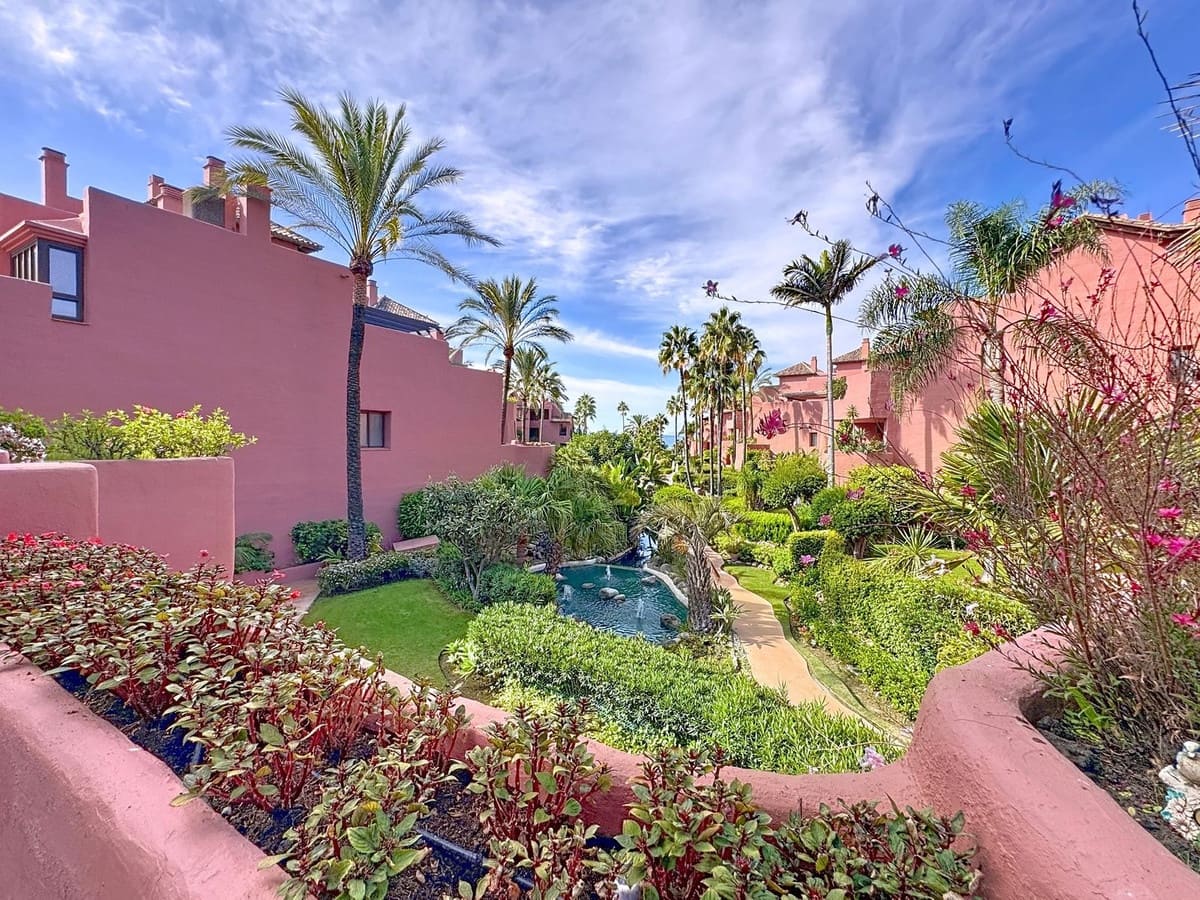 3 chambre Appartement à vendre à Estepona avec piscine garage - 1 800 000 € (Ref: 10085119)