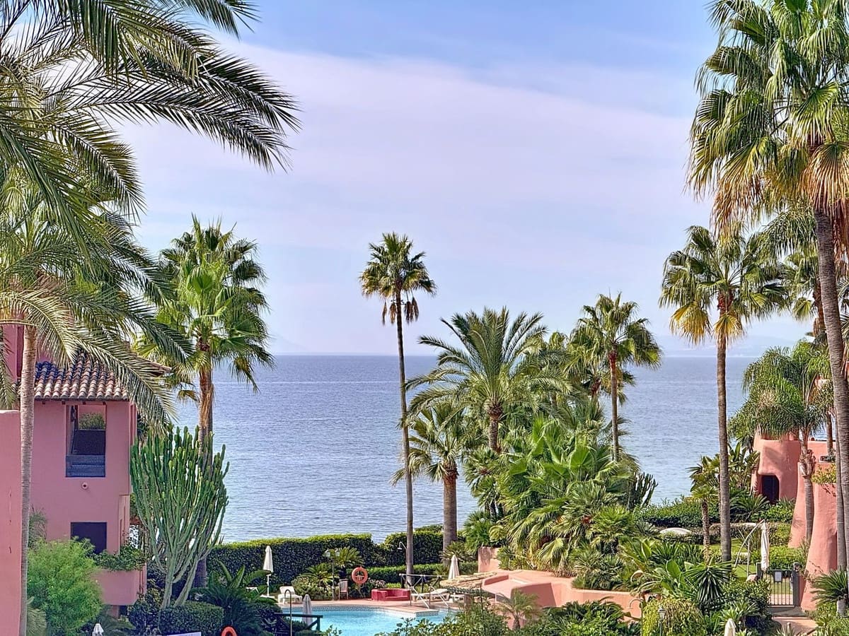 3 chambre Appartement à vendre à Estepona avec piscine garage - 1 800 000 € (Ref: 10085119)