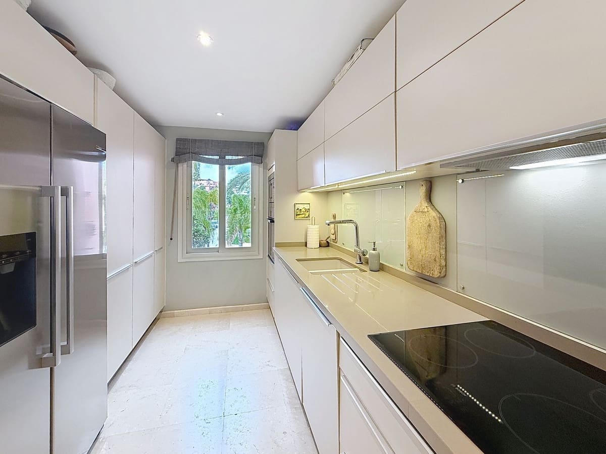 3 camera da letto Appartamento in vendita in Costalita con piscina garage - 1.850.000 € (Rif: 10085120)