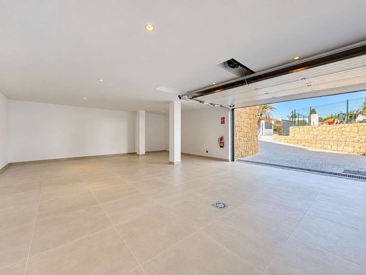 5 makuuhuone Huvila myytävänä paikassa Marbella mukana uima-altaan 
autotalli - 4 250 000 € (Ref: 10110463)