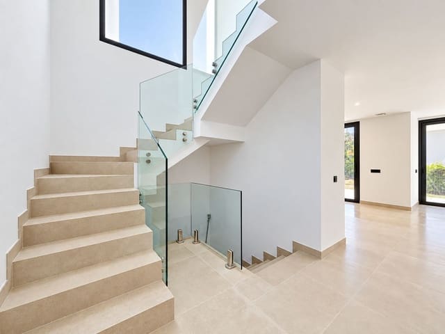 5 bedroom Villa for sale in Marbella with pool garage - € 4,250,000 (Ref: 10110463)