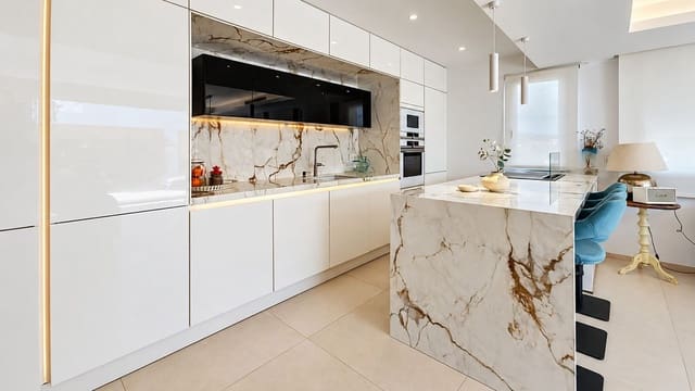 3 quarto Penthouse para venda em Marbella com piscina garagem - 1 950 000 € (Ref: 10149345)