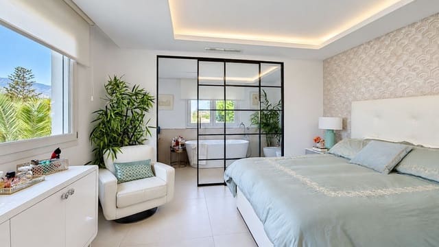 3 quarto Penthouse para venda em Marbella com piscina garagem - 1 950 000 € (Ref: 10149345)