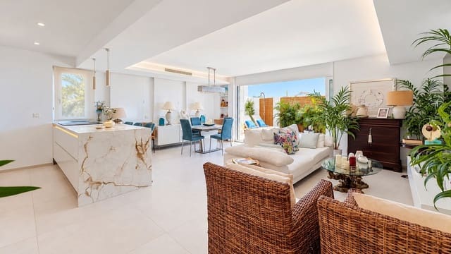 3 quarto Penthouse para venda em Marbella com piscina garagem - 1 950 000 € (Ref: 10149345)