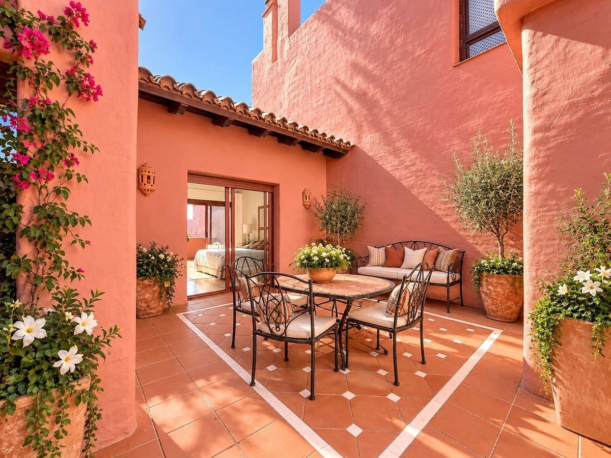 3 bedroom Apartment for sale in Guadalmansa with pool garage - € 1,395,000 (Ref: 10153241)