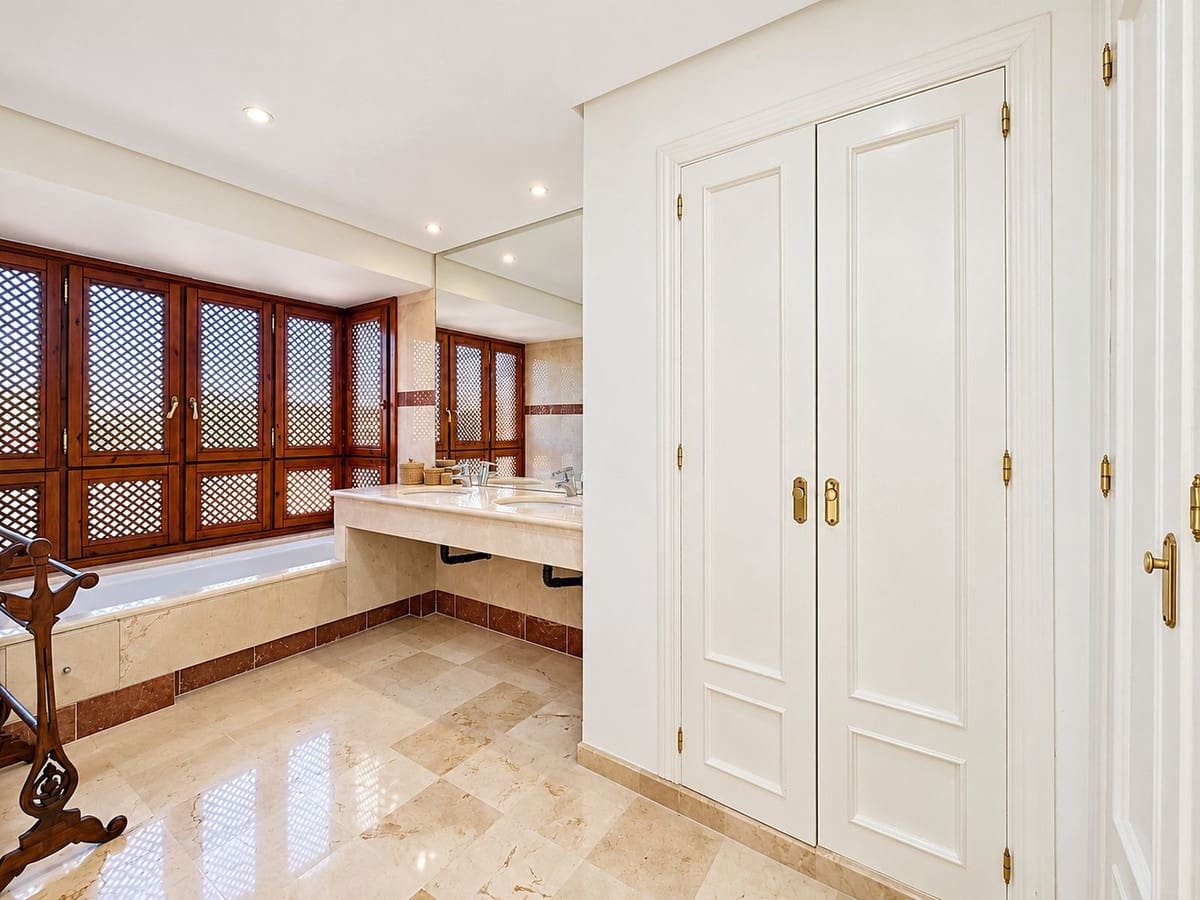 3 bedroom Apartment for sale in Guadalmansa with pool garage - € 1,395,000 (Ref: 10153241)