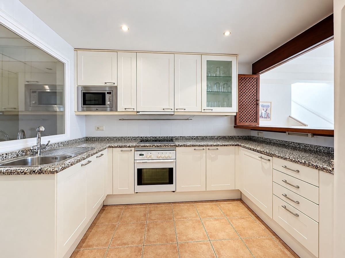 3 bedroom Apartment for sale in Guadalmansa with pool garage - € 1,395,000 (Ref: 10153241)