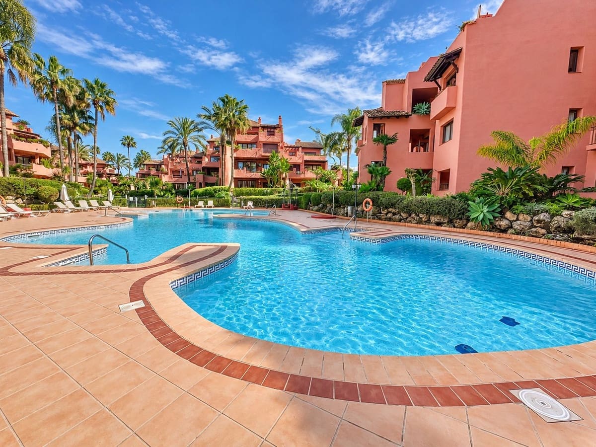3 bedroom Apartment for sale in Guadalmansa with pool garage - € 1,395,000 (Ref: 10153241)